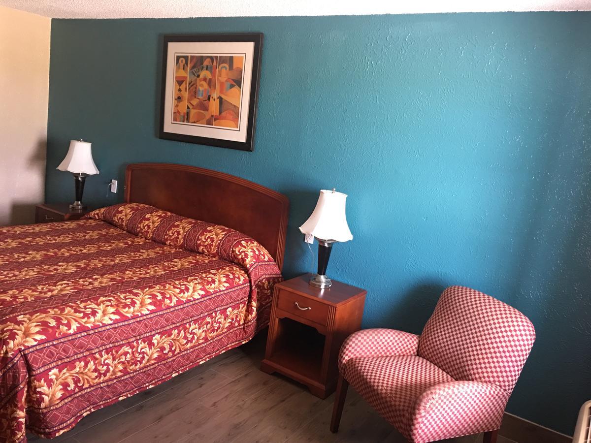Chaparral Motel 2*